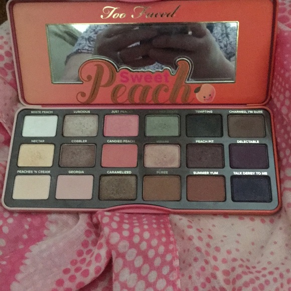 Too faced sweet peach eye palette - Picture 2 of 3
